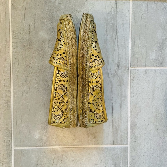 Authentic Burberry leather flats. Made in Spain. Size 8. Soft and comfy. - Picture 2 of 13